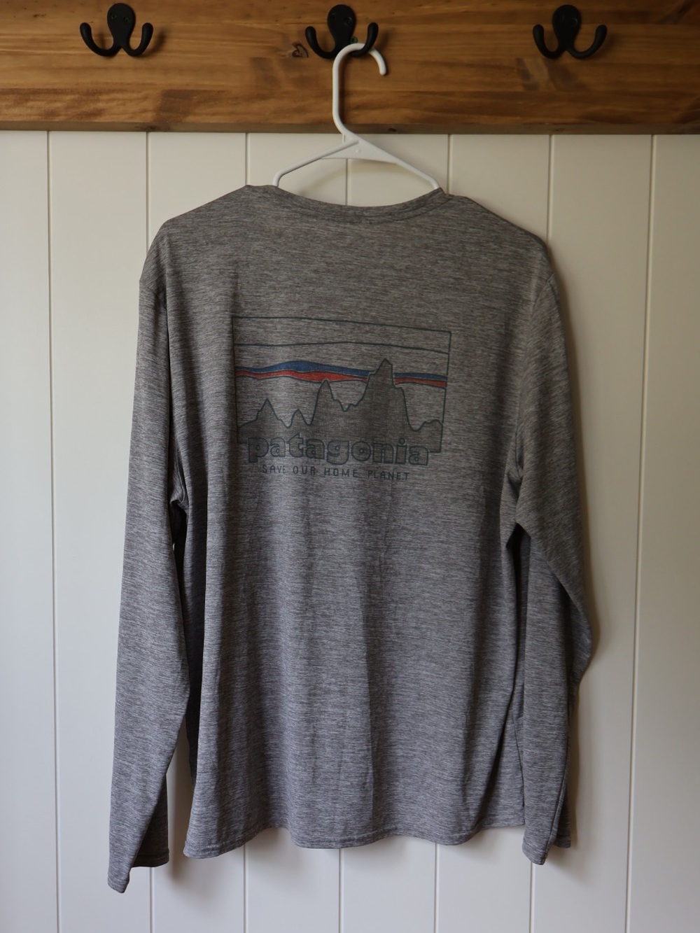 Patagonia Men’s Long-Sleeve Heather Gray Graphic Capilene Cool Daily Tee Sz L